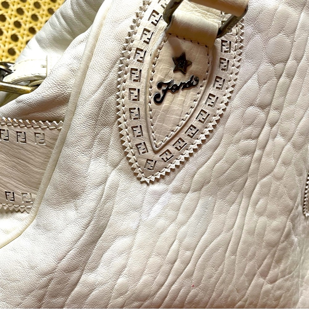 A+ condition Fendi White Shoulder Bag with Croc-Embossed Leather - Picture 3 of 15